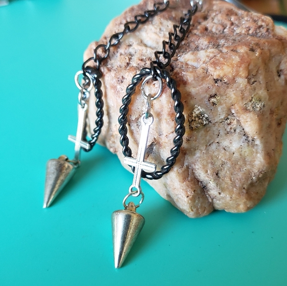 ❌SOLD❌ Gothic spiked upside down cross dangly earrings - Picture 1 of 5